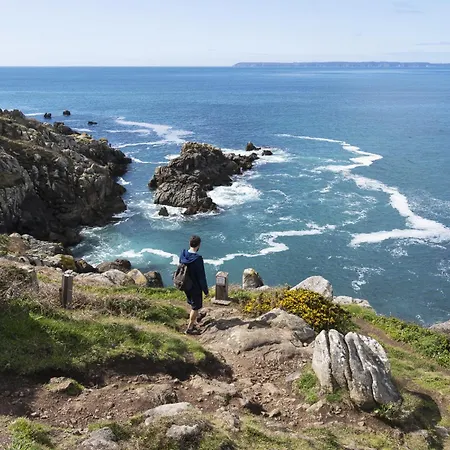 Aux Portes De La Pointe Du Raz